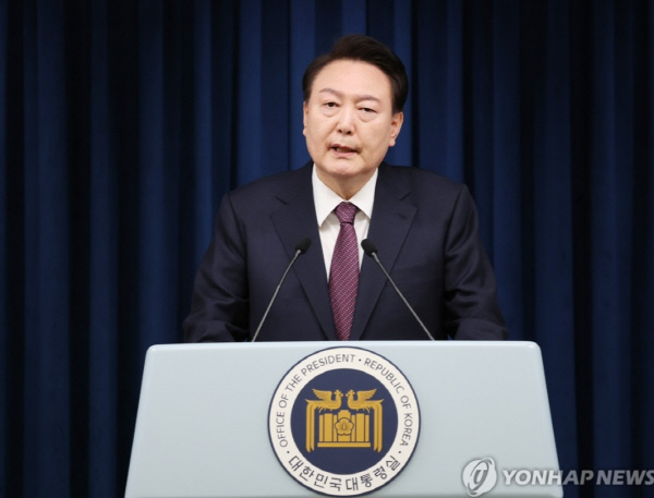윤석열 대통령이 29일 용산 대통령실에서 2030부산세계박람회 유치 실패에 대한 대국민담화를 발표하고 있다. 연합뉴스
